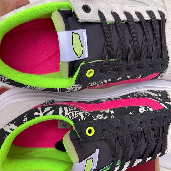 Vans Men’s Old Skool Over
Singles Day Multi/True Wh
VN0A7Q5E6GL
Sneaker Platform - Picture 15 of 16